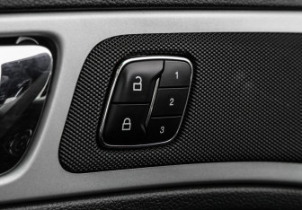 Подержанный автомобиль Ford Explorer 2012 года (17 фото)