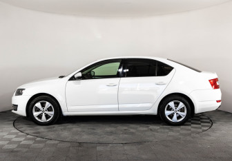 Подержанный автомобиль Skoda Octavia Liftback 2014 года (8 фото)