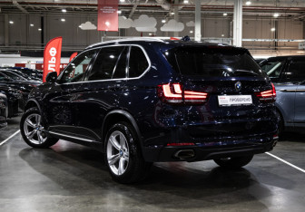 Подержанный автомобиль BMW X5 2017 года (10 фото)