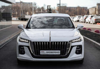 Подержанный автомобиль Hongqi H5 2023 года (4 фото)