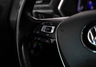 Подержанный автомобиль Volkswagen Tiguan 2019 года (13 фото)