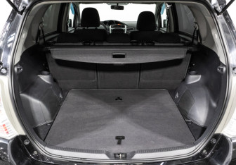 Подержанный автомобиль Toyota Verso 2013 года (18 фото)