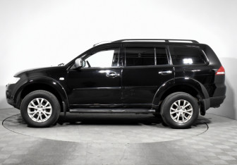 Подержанный автомобиль Mitsubishi Pajero Sport 2013 года (8 фото)