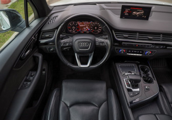 Подержанный автомобиль Audi Q7 2018 года (12 фото)