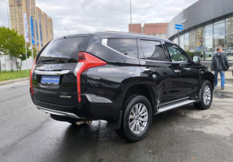 Подержанный автомобиль Mitsubishi Pajero Sport 2017 года (4 фото)