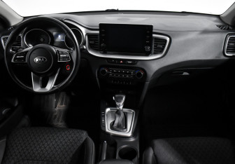Подержанный автомобиль Kia Ceed Wagon 2021 года (14 фото)