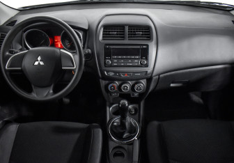 Подержанный автомобиль Mitsubishi ASX 2014 года (17 фото)