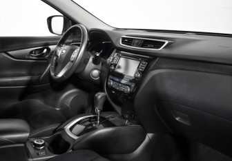 Подержанный автомобиль Nissan X-Trail 2015 года (13 фото)
