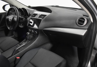 Подержанный автомобиль Mazda 3 Sedan 2011 года (12 фото)
