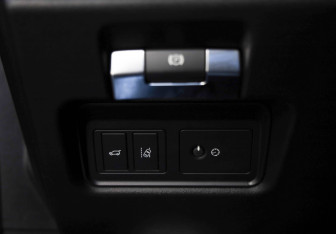 Подержанный автомобиль Jaguar E-Pace 2019 года (22 фото)