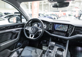 Подержанный автомобиль Volkswagen Touareg 2019 года (22 фото)