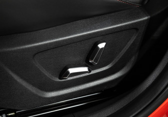 Подержанный автомобиль Geely Coolray 2023 года (18 фото)