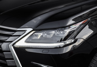 Подержанный автомобиль Lexus LX 2016 года (10 фото)