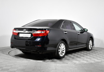Подержанный автомобиль Toyota Camry Sedan 2013 года (5 фото)