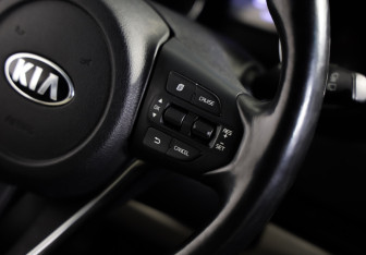 Подержанный автомобиль Kia Carnival 2018 года (11 фото)