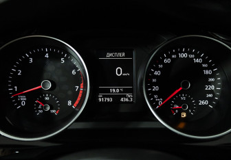 Подержанный автомобиль Volkswagen Jetta Sedan 2014 года (12 фото)