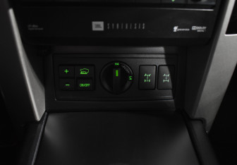 Подержанный автомобиль Toyota Land Cruiser Prado 2013 года (16 фото)