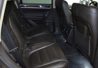 Подержанный автомобиль Volkswagen Touareg 2011 года (12 фото)