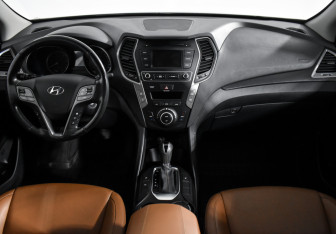Подержанный автомобиль Hyundai Santa Fe 2017 года (14 фото)