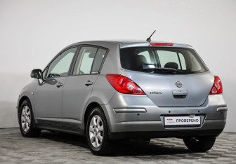 Подержанный автомобиль Nissan Tiida Hatchback 2008 года (7 фото)