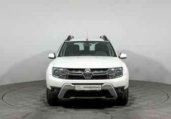 Подержанный автомобиль Renault Duster 2016 года (2 фото)