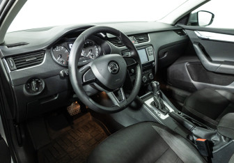 Подержанный автомобиль Skoda Octavia Liftback 2017 года (11 фото)