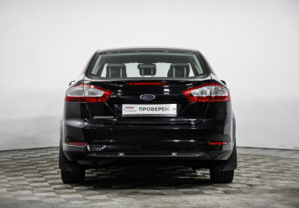 Подержанный автомобиль Ford Mondeo Sedan 2012 года (6 фото)