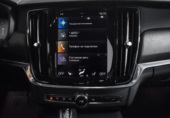 Подержанный автомобиль Volvo V90 Cross Country 2019 года (18 фото)
