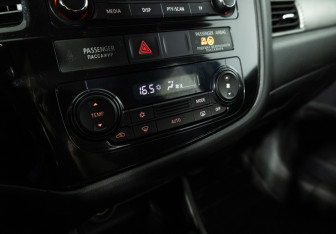 Подержанный автомобиль Mitsubishi Outlander 2013 года (2 фото)