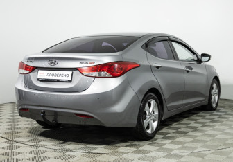 Подержанный автомобиль Hyundai Avante Sedan 2011 года (5 фото)