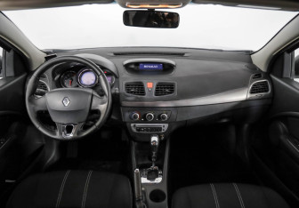 Подержанный автомобиль Renault Fluence 2014 года (10 фото)