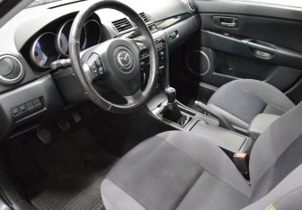 Подержанный автомобиль Mazda 3 Sedan 2008 года (10 фото)