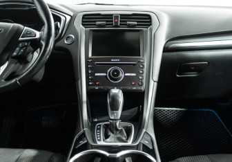 Подержанный автомобиль Ford Mondeo Sedan 2015 года (14 фото)