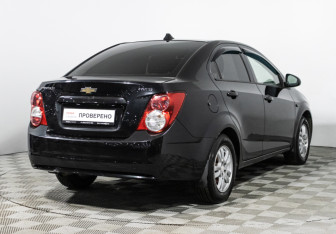 Подержанный автомобиль Chevrolet Aveo Sedan 2012 года (5 фото)