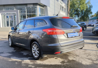 Подержанный автомобиль Ford Focus Wagon 2017 года (6 фото)