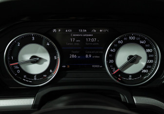 Подержанный автомобиль Volkswagen Touareg 2018 года (12 фото)