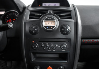 Подержанный автомобиль Renault Megane Sedan 2007 года (16 фото)