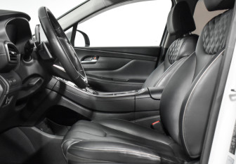 Подержанный автомобиль Hyundai Santa Fe 2022 года (10 фото)