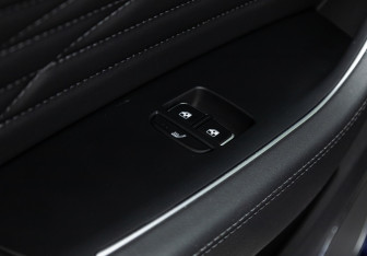 Подержанный автомобиль Hongqi HS5 2023 года (25 фото)