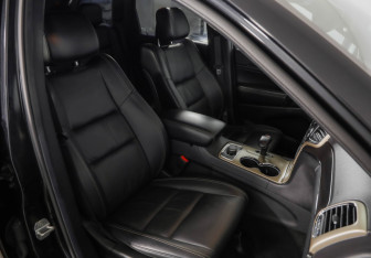 Подержанный автомобиль Jeep Grand Cherokee 2013 года (23 фото)