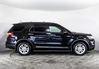 Подержанный автомобиль Ford Explorer 2017 года (4 фото)
