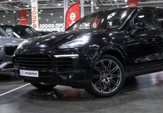 Подержанный автомобиль Porsche Cayenne 2017 года (2 фото)