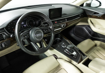 Подержанный автомобиль Audi A4 Sedan 2016 года (11 фото)