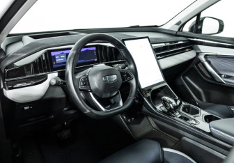 Подержанный автомобиль Geely Atlas 2023 года (11 фото)