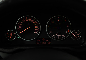 Подержанный автомобиль BMW X3 2014 года (12 фото)