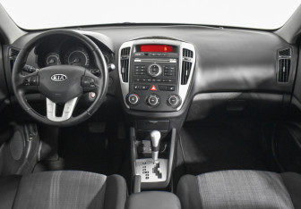 Подержанный автомобиль Kia Ceed Wagon 2011 года (13 фото)