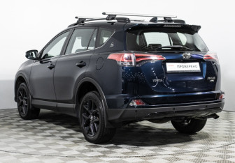 Подержанный автомобиль Toyota RAV4 2019 года (13 фото)