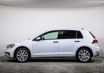 Подержанный автомобиль Volkswagen Golf Hatchback 2018 года (8 фото)