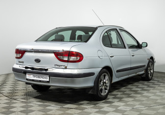 Подержанный автомобиль Renault Megane Sedan 2003 года (5 фото)