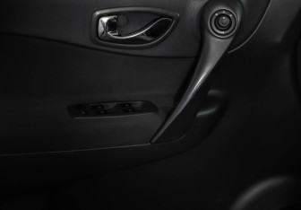 Подержанный автомобиль Renault Koleos 2013 года (25 фото)